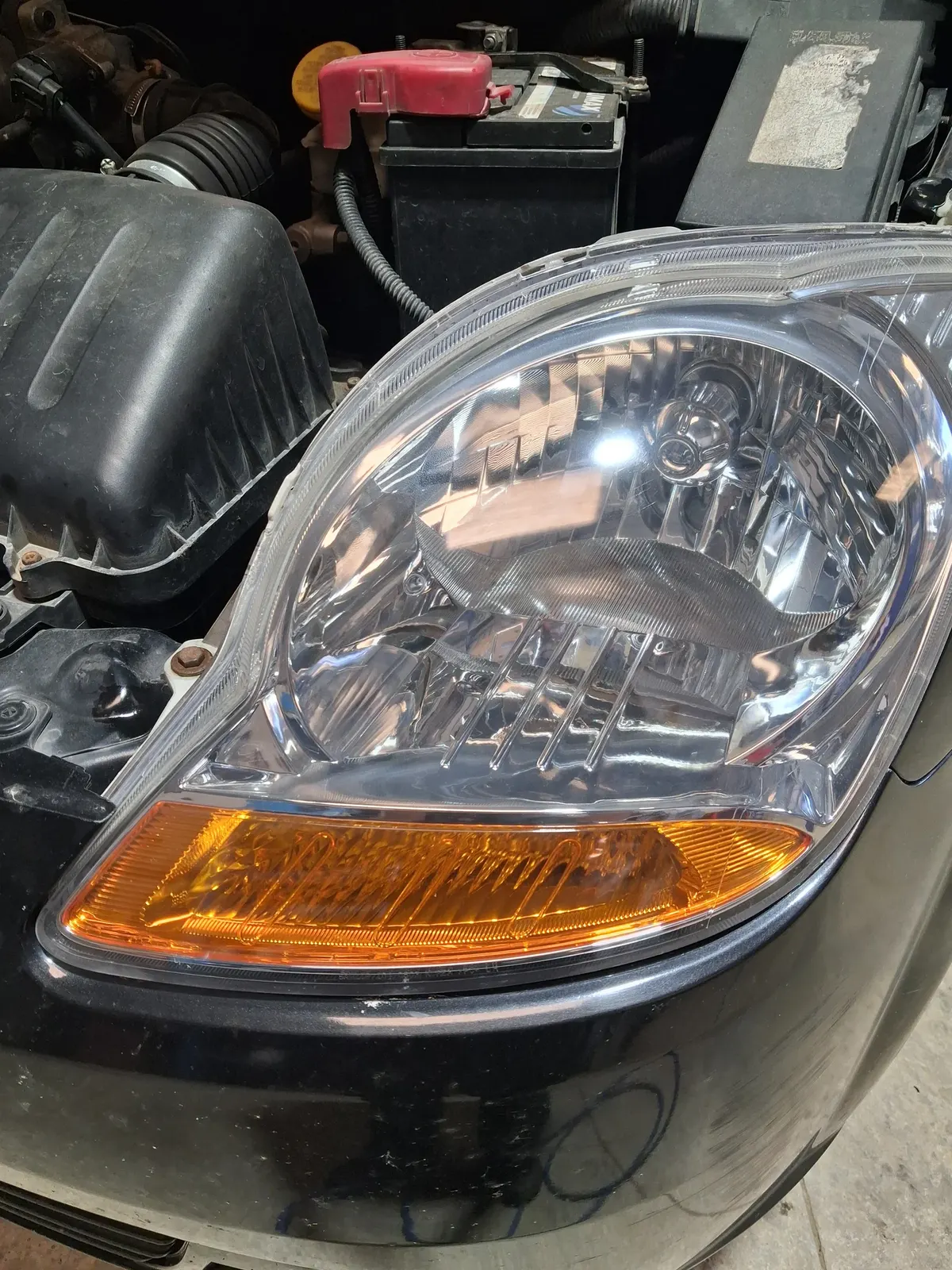 Même optique de phare redevenue transparente après rénovation d'optique